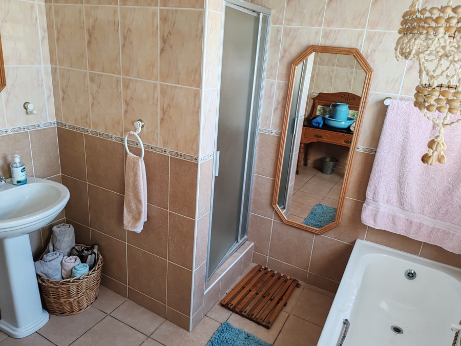 5 Bedroom Property for Sale in Perlemoenbaai Western Cape